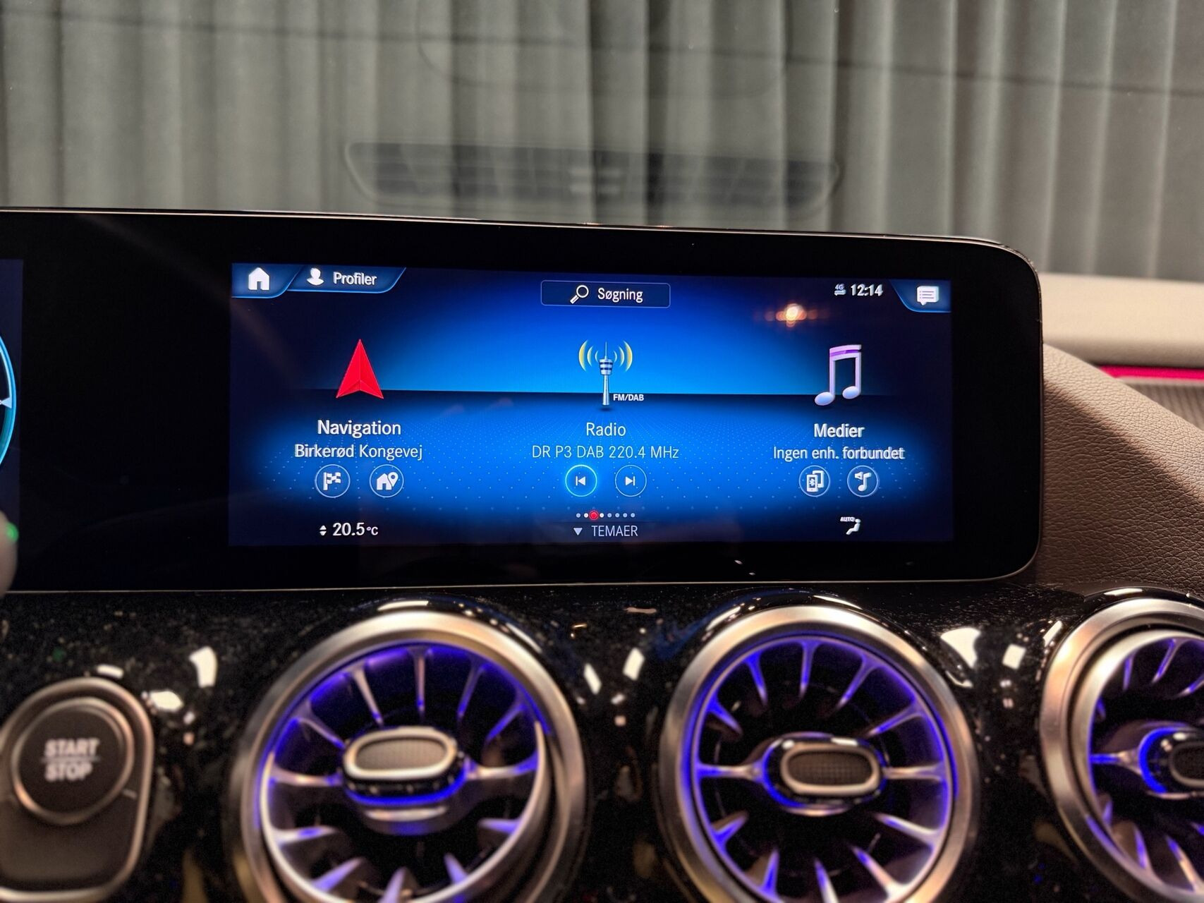Blå Mercedes EQA 250 fra 2022