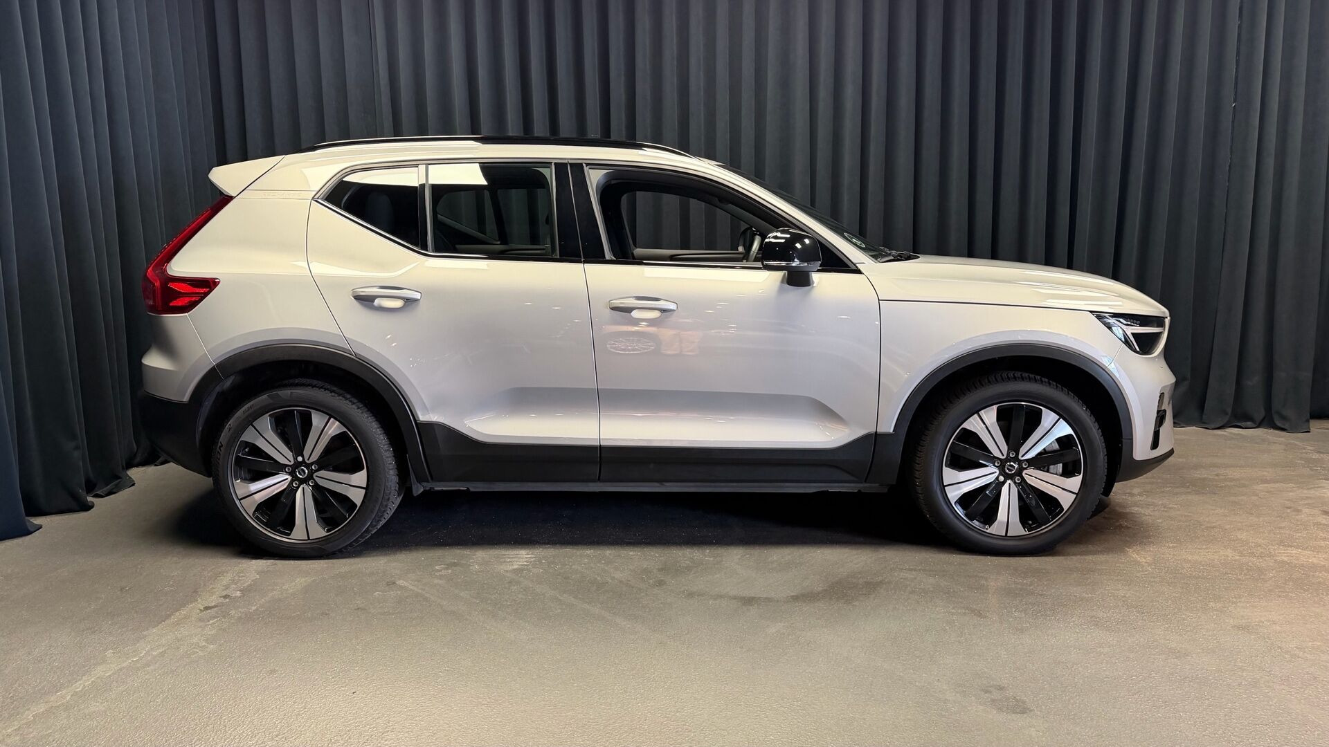 Sølv Volvo XC40 fra 2023