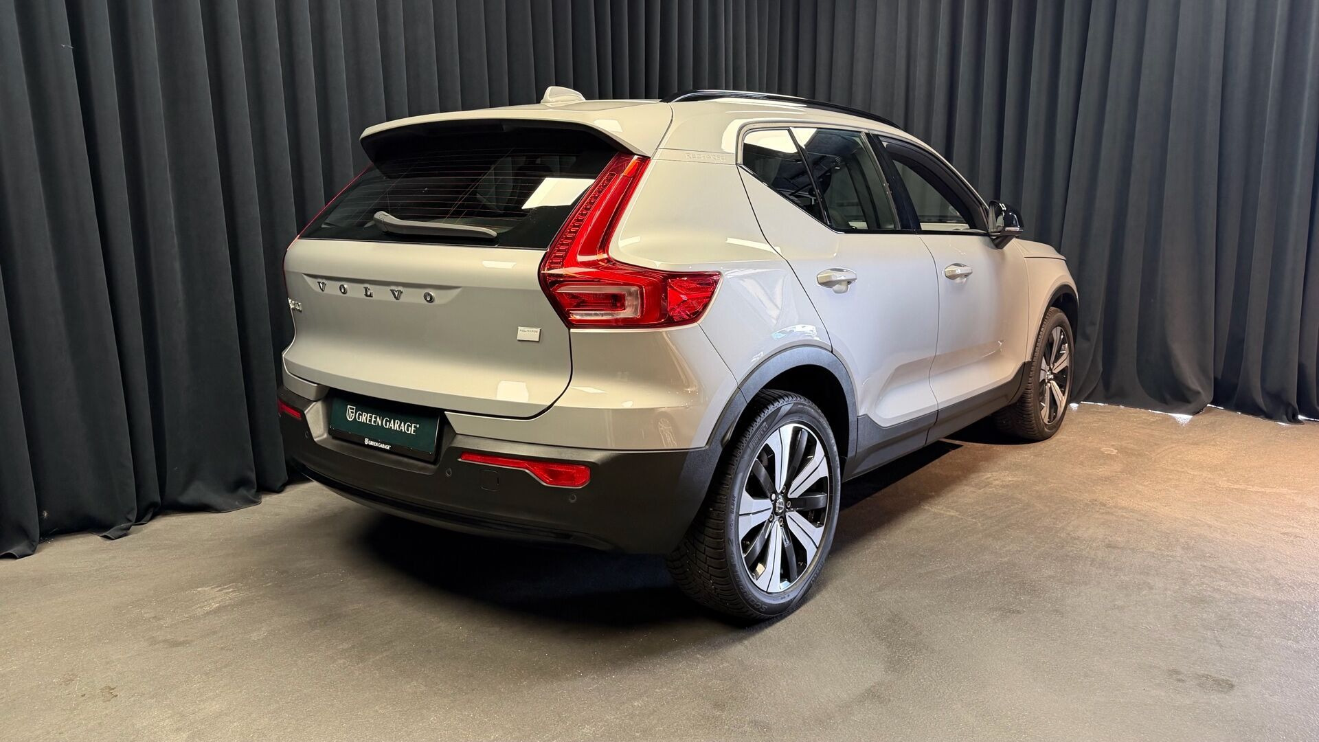 Sølv Volvo XC40 fra 2023