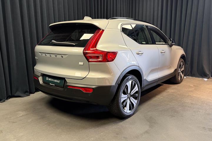 Sølv Volvo XC40 fra 2023