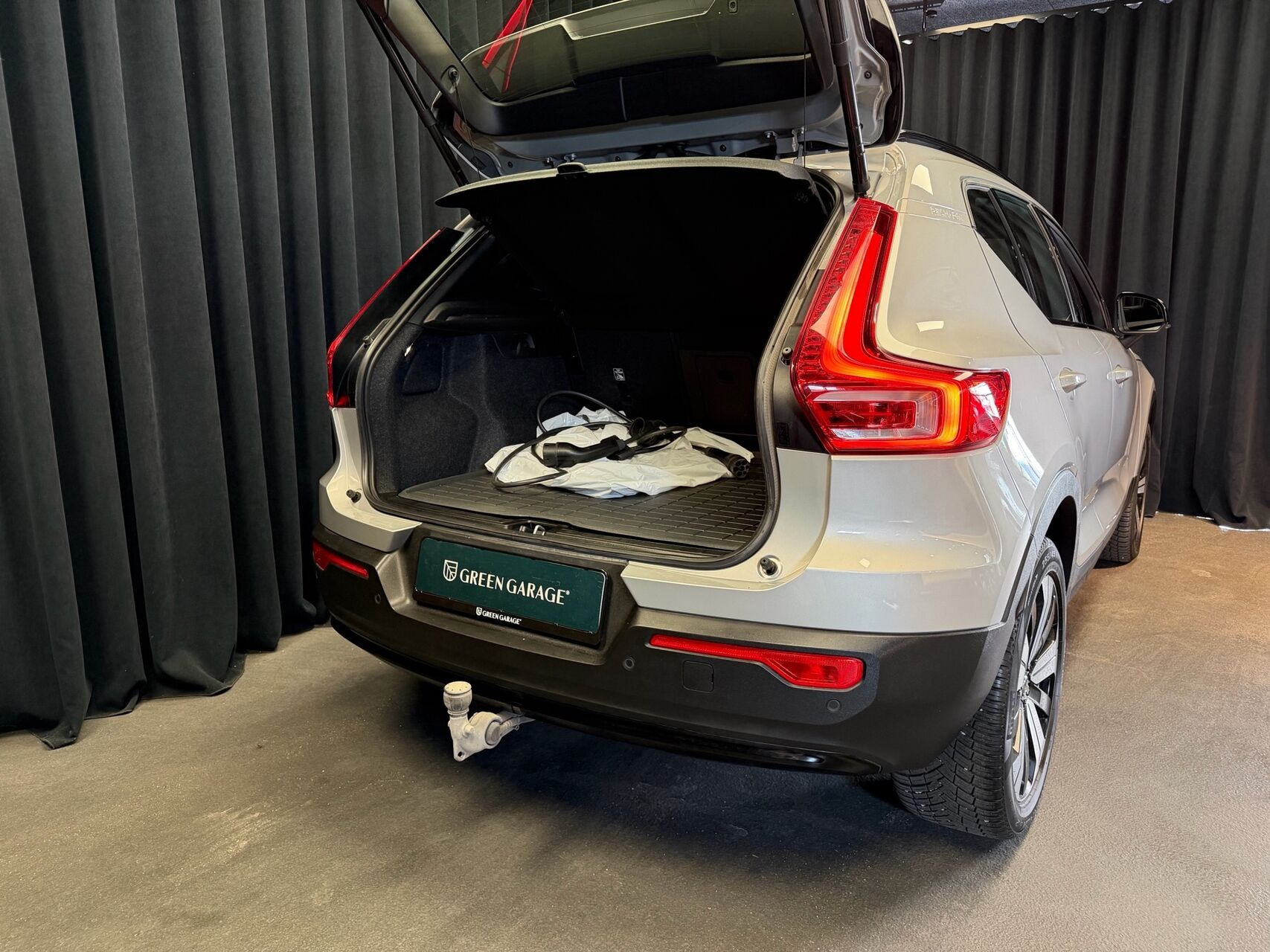 Sølv Volvo XC40 fra 2023
