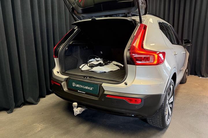 Sølv Volvo XC40 fra 2023