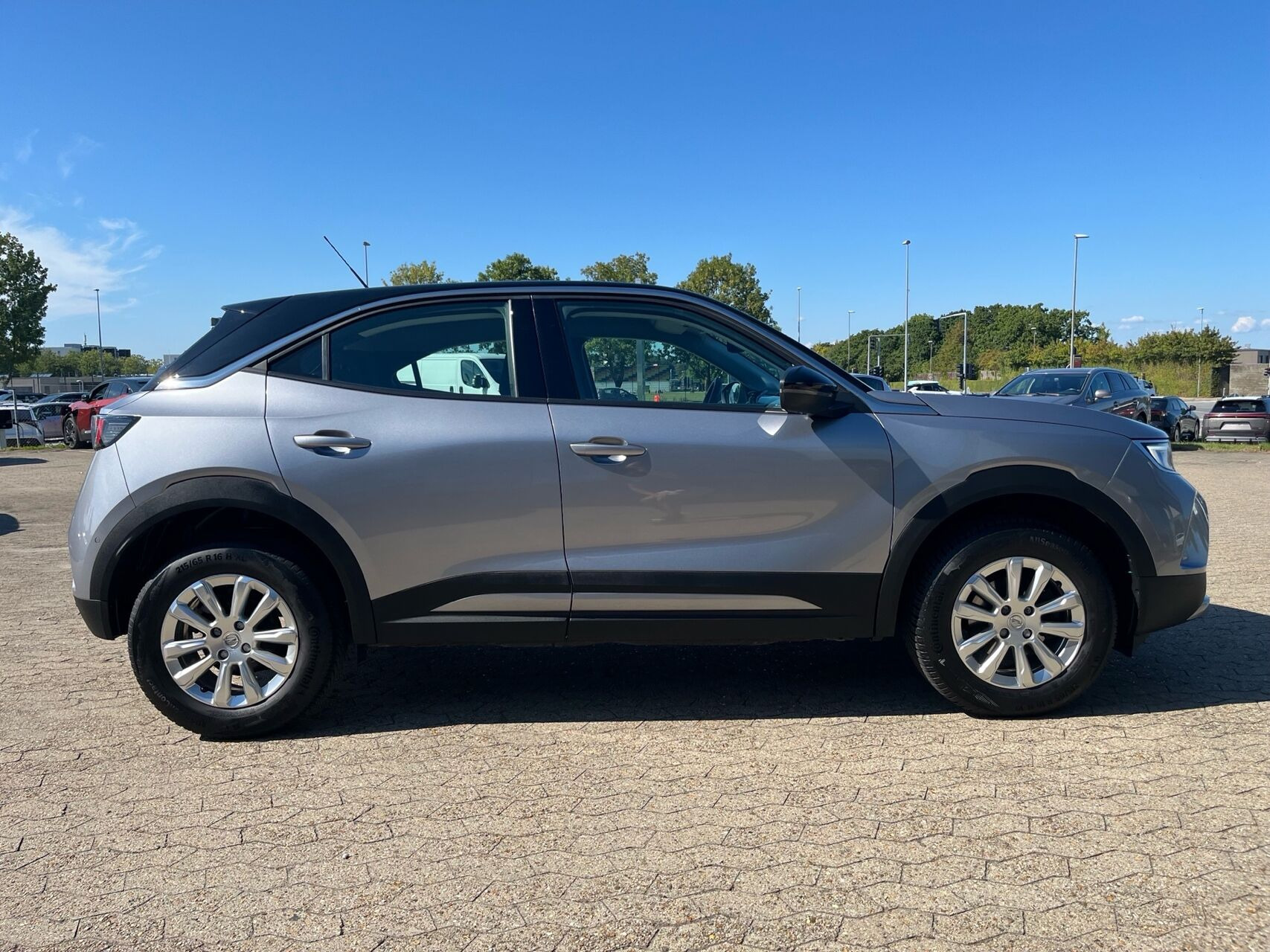 Sølv Opel Mokka fra 2022