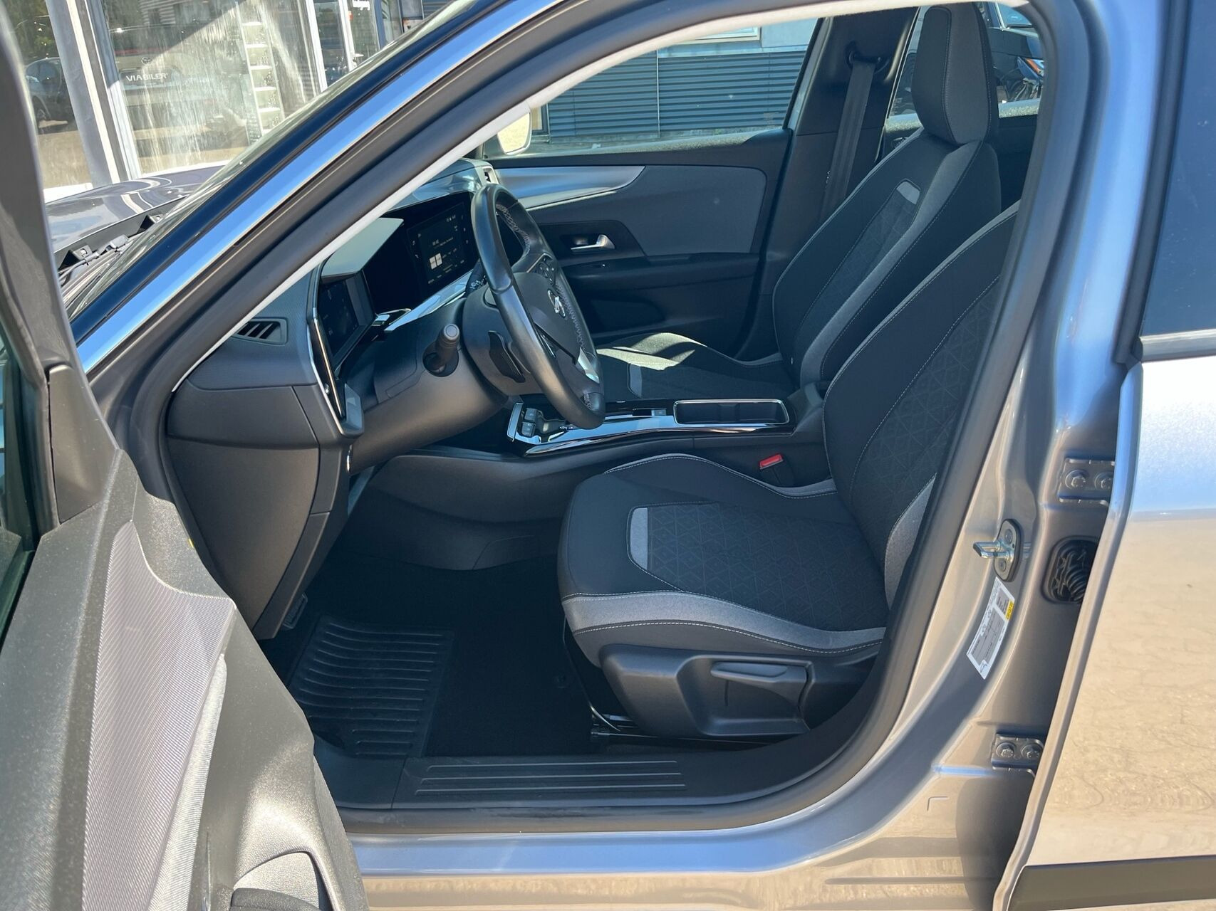 Sølv Opel Mokka fra 2022