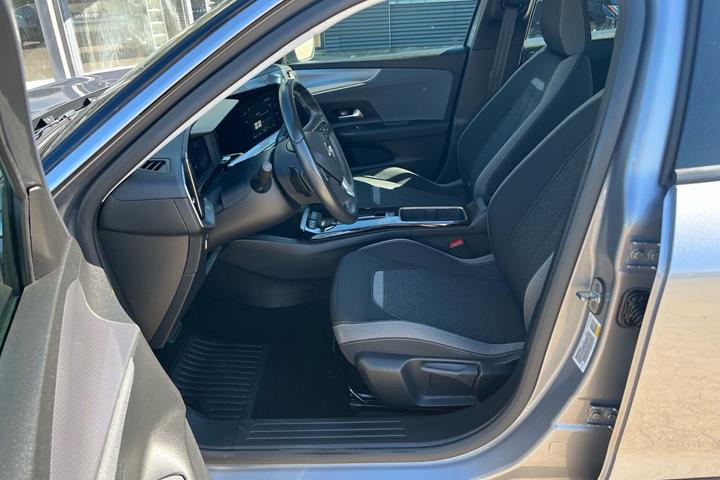 Sølv Opel Mokka fra 2022