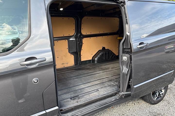 Sort Ford Transit Custom fra 2019
