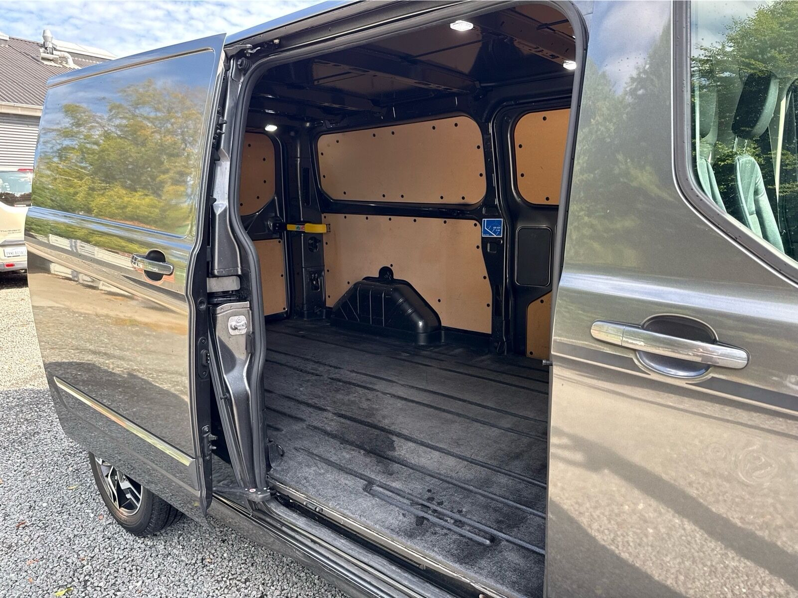 Sort Ford Transit Custom fra 2019