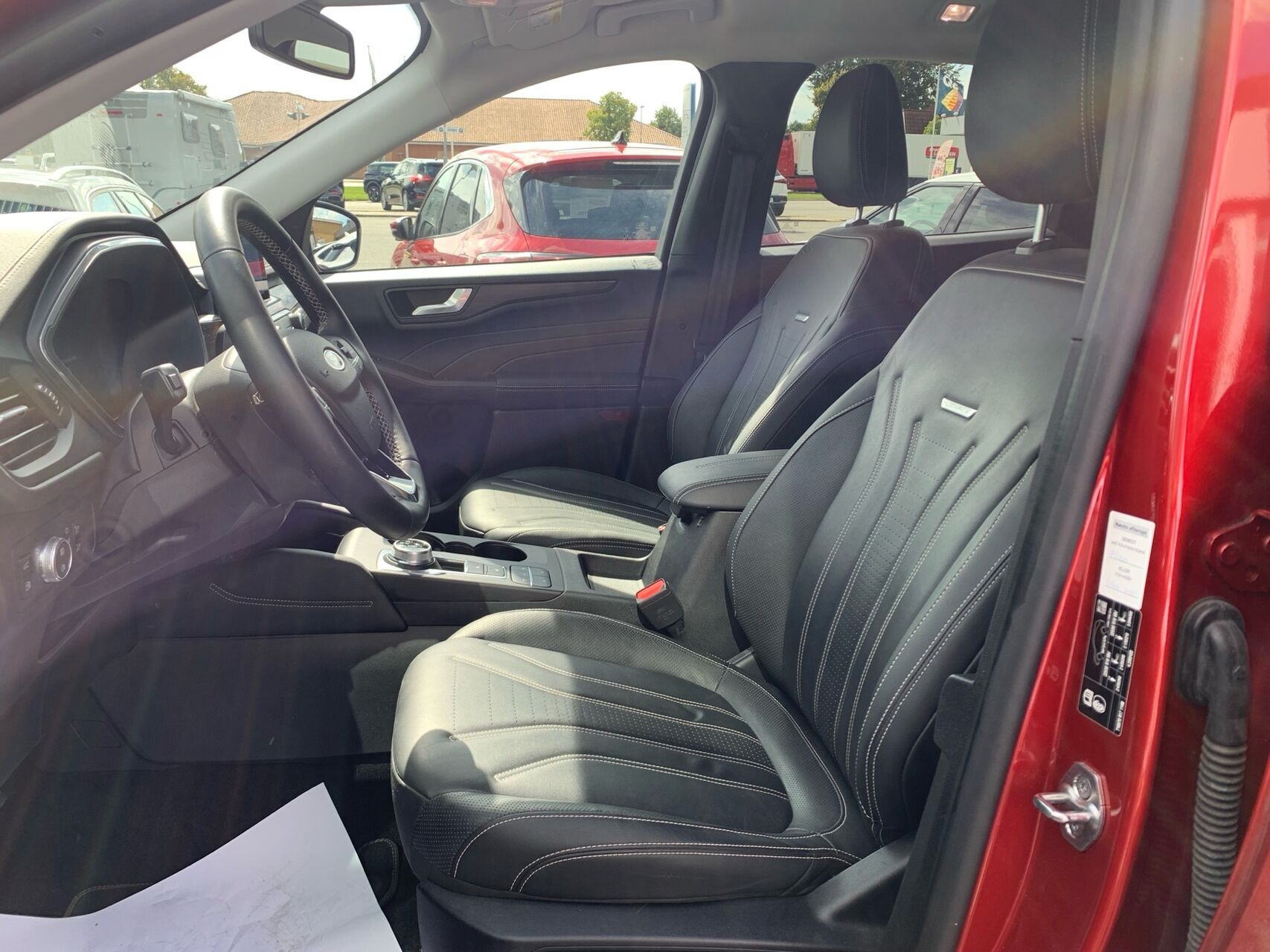 Rød Ford Kuga fra 2022
