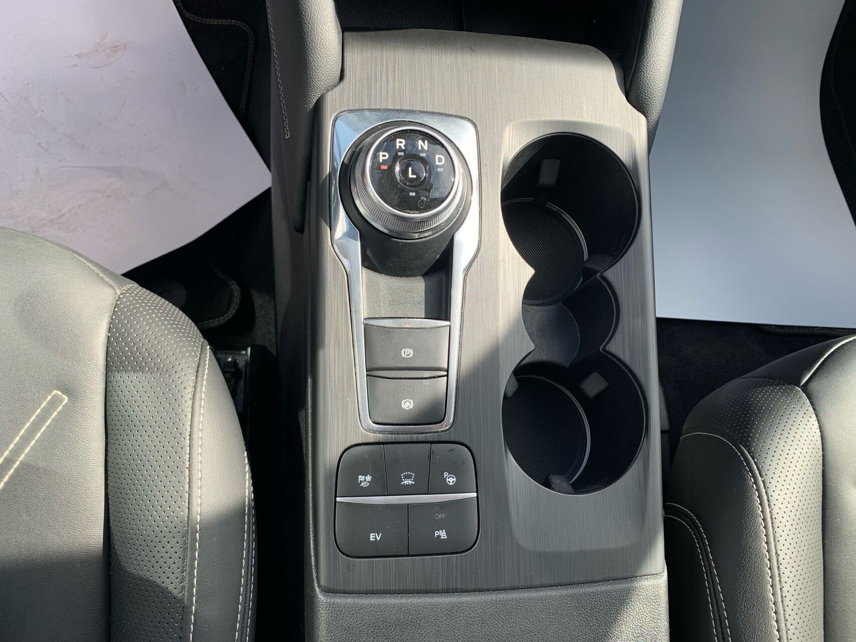 Rød Ford Kuga fra 2022