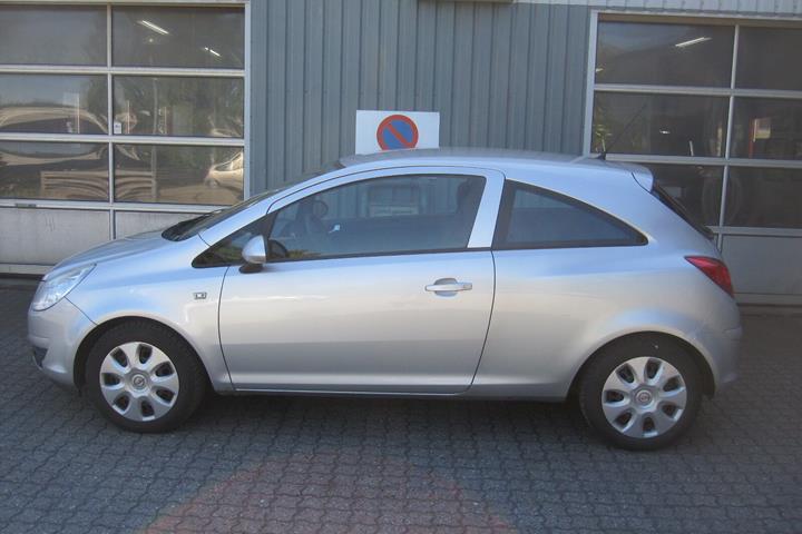 Sølv Opel Corsa fra 2010