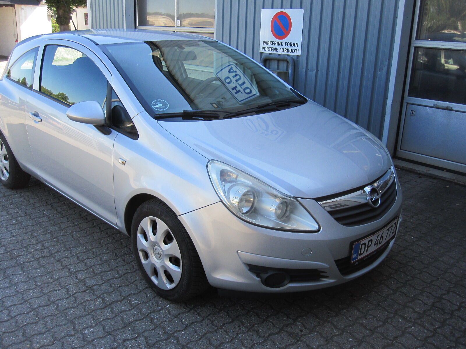 Sølv Opel Corsa fra 2010