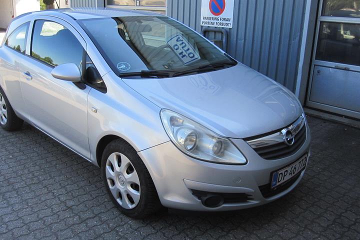 Sølv Opel Corsa fra 2010