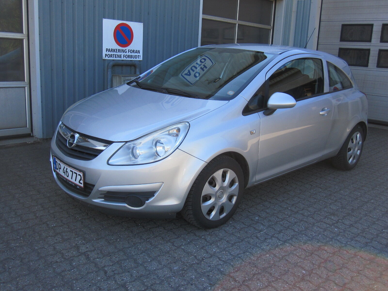 Sølv Opel Corsa fra 2010