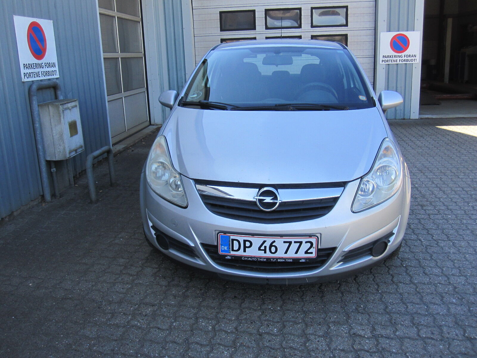 Sølv Opel Corsa fra 2010