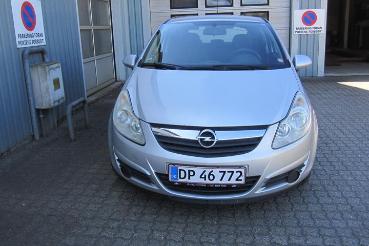 Sølv Opel Corsa fra 2010