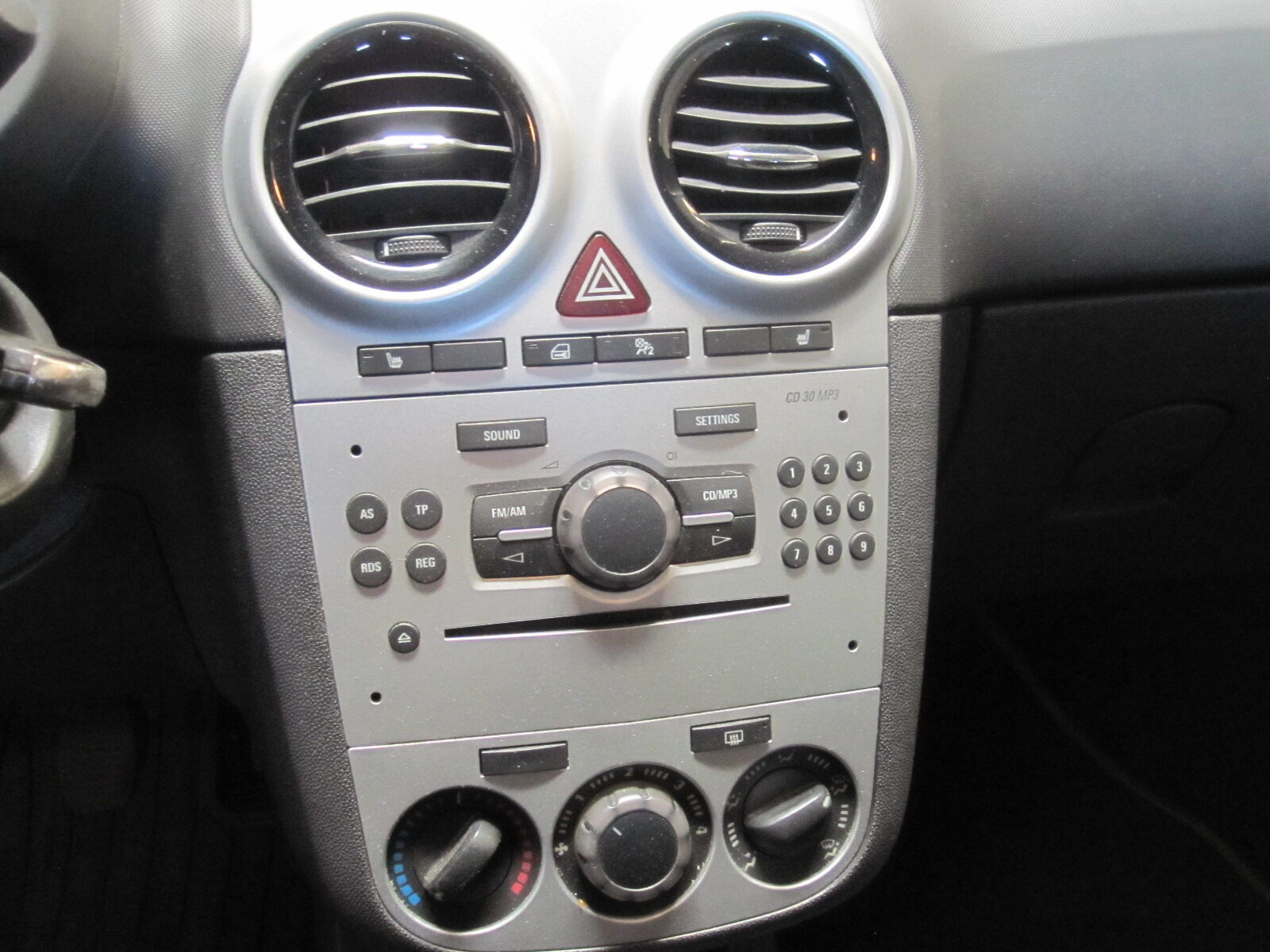 Sølv Opel Corsa fra 2010
