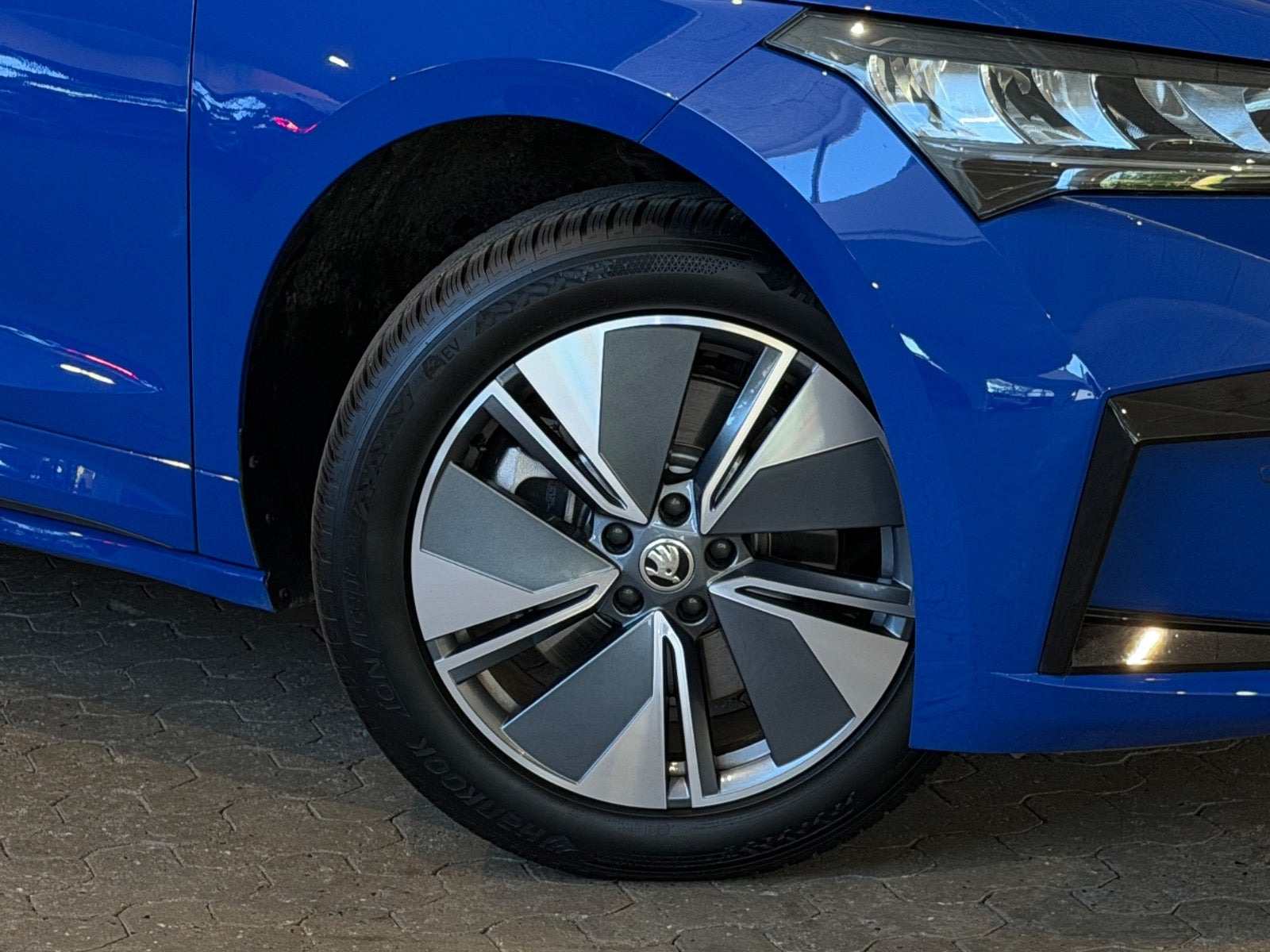 Blå Skoda Enyaq fra 2023