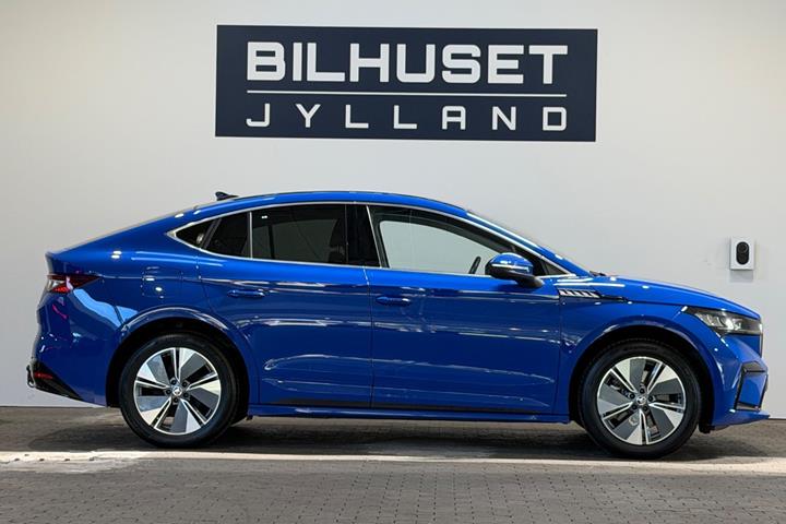 Blå Skoda Enyaq fra 2023