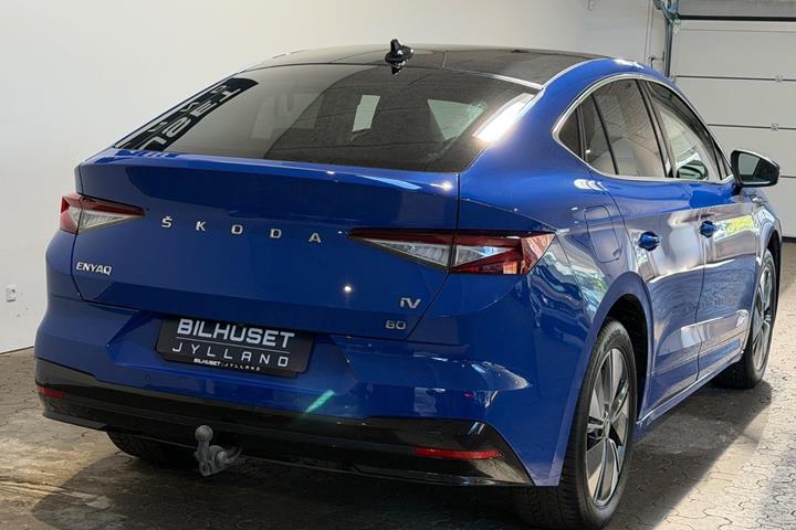 Blå Skoda Enyaq fra 2023