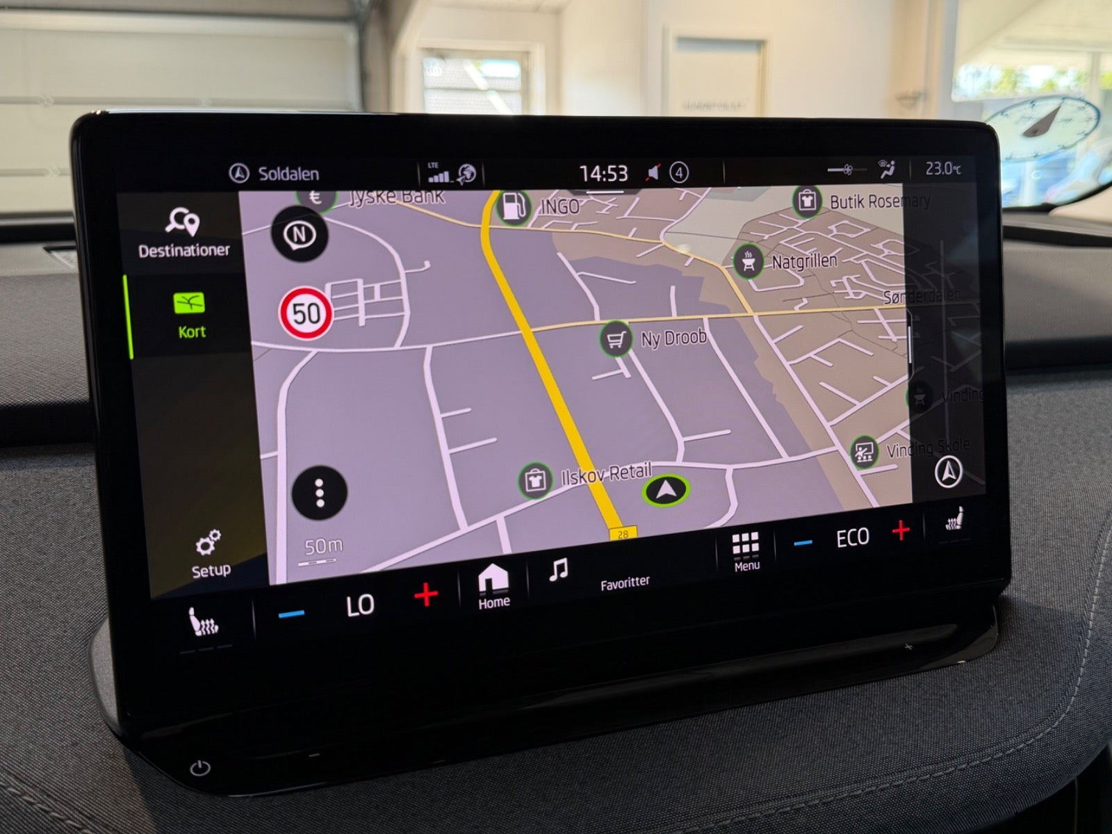 Blå Skoda Enyaq fra 2023