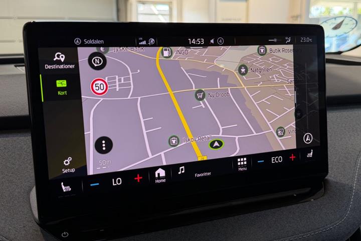 Blå Skoda Enyaq fra 2023