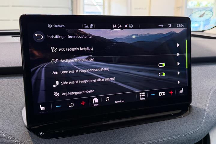 Blå Skoda Enyaq fra 2023