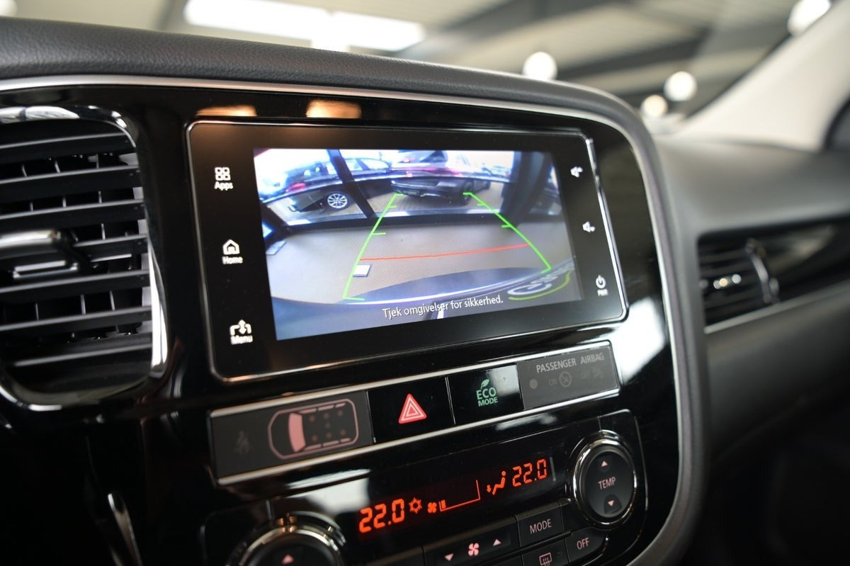 Grå Mitsubishi Outlander fra 2019
