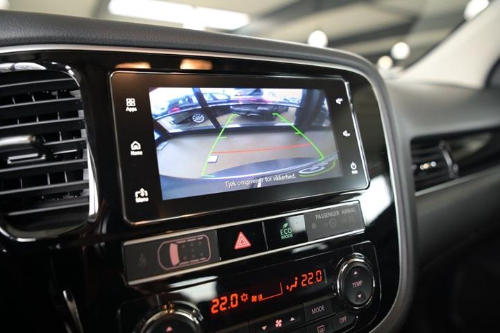 Grå Mitsubishi Outlander fra 2019