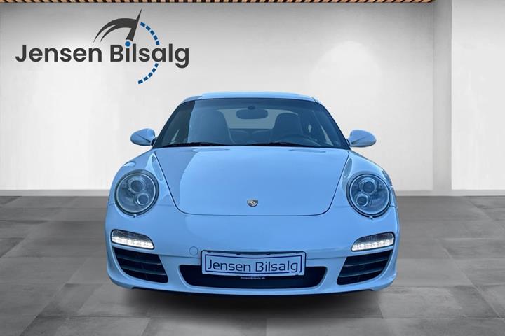Gul Porsche 911 Carrera 4S fra 2009