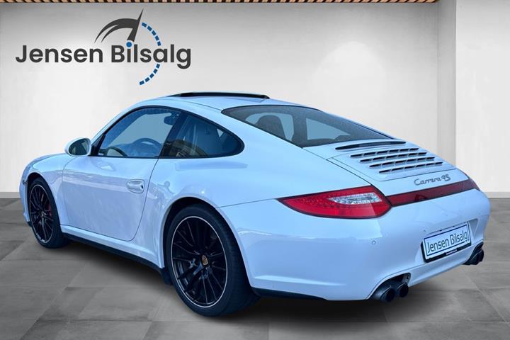 Gul Porsche 911 Carrera 4S fra 2009