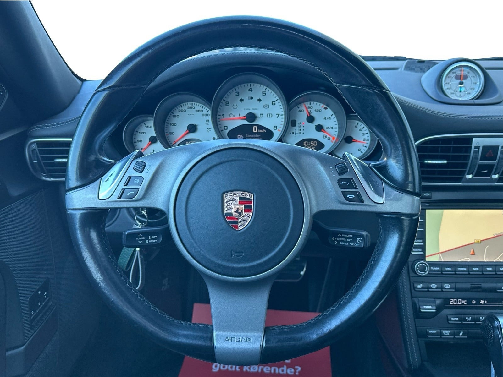 Gul Porsche 911 Carrera 4S fra 2009