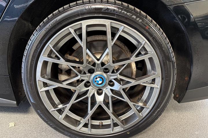 Sort BMW i4 fra 2024