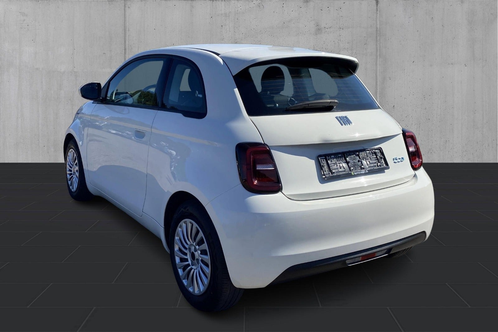 Hvid Fiat 500e fra 2023