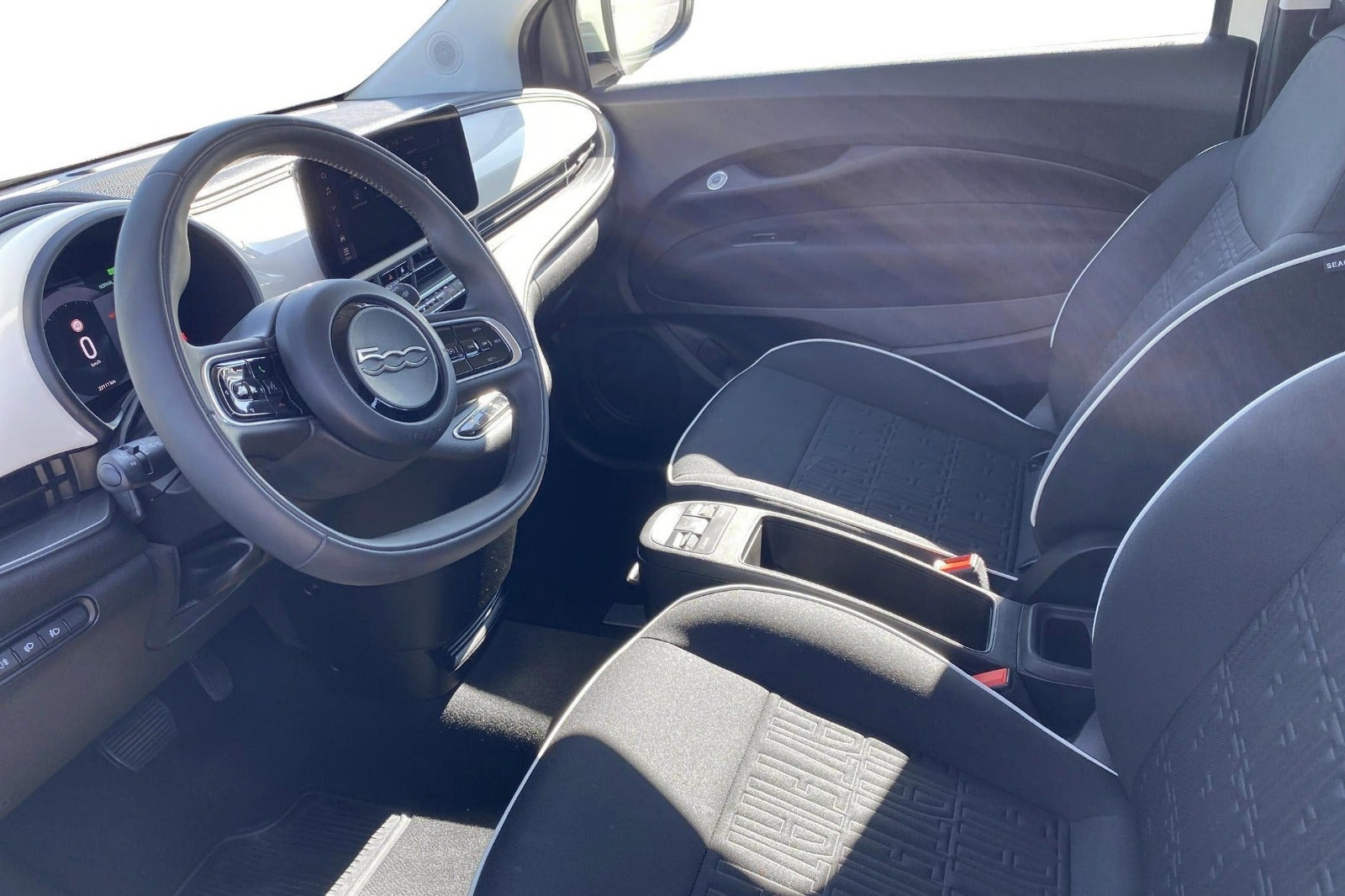 Hvid Fiat 500e fra 2023