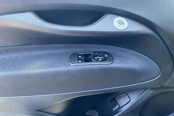 Hvid Fiat 500e fra 2023