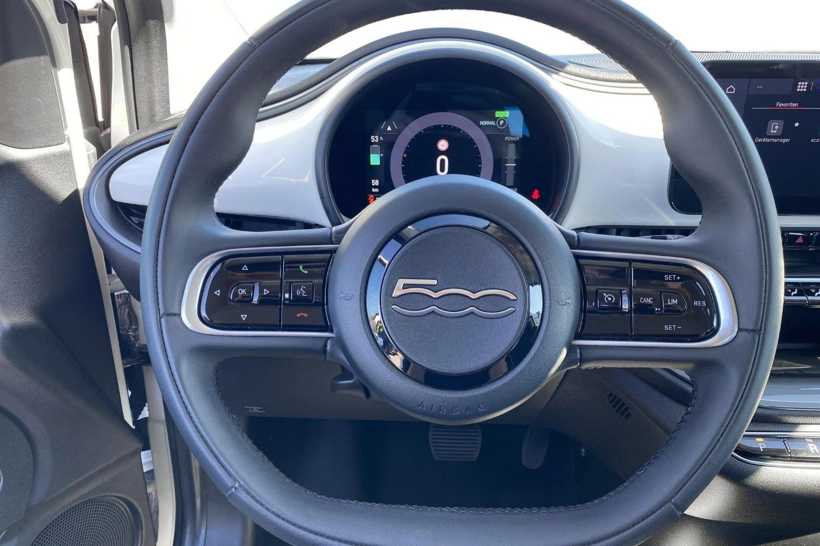 Hvid Fiat 500e fra 2023