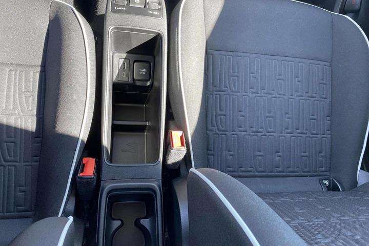 Hvid Fiat 500e fra 2023