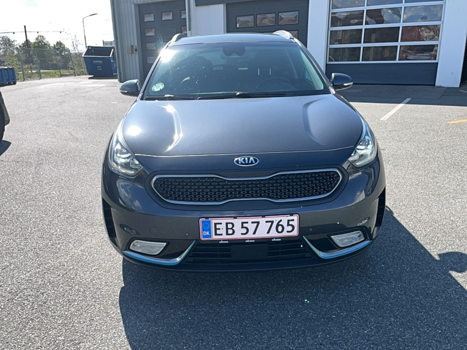 Grå Kia Niro fra 2019