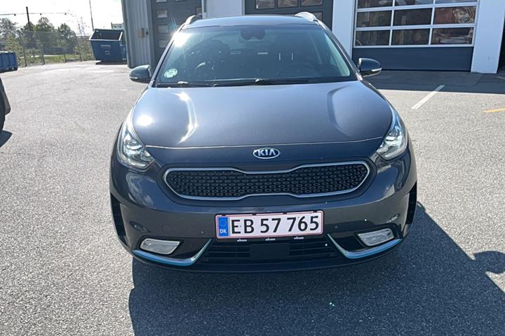 Grå Kia Niro fra 2019