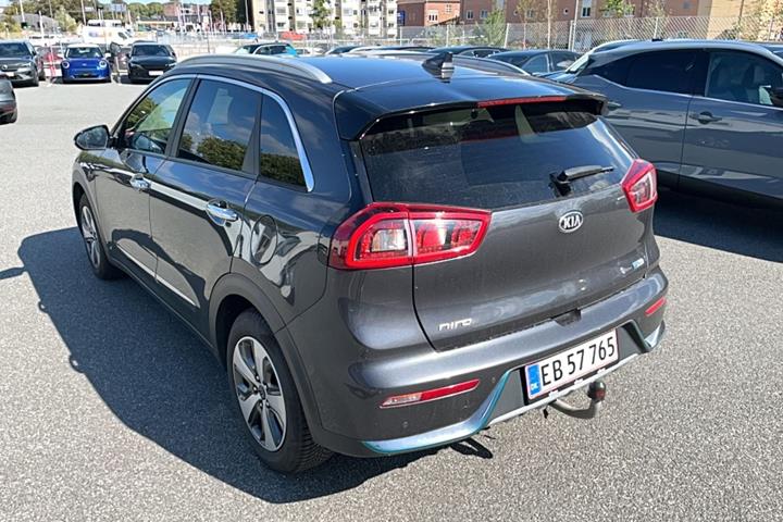 Grå Kia Niro fra 2019