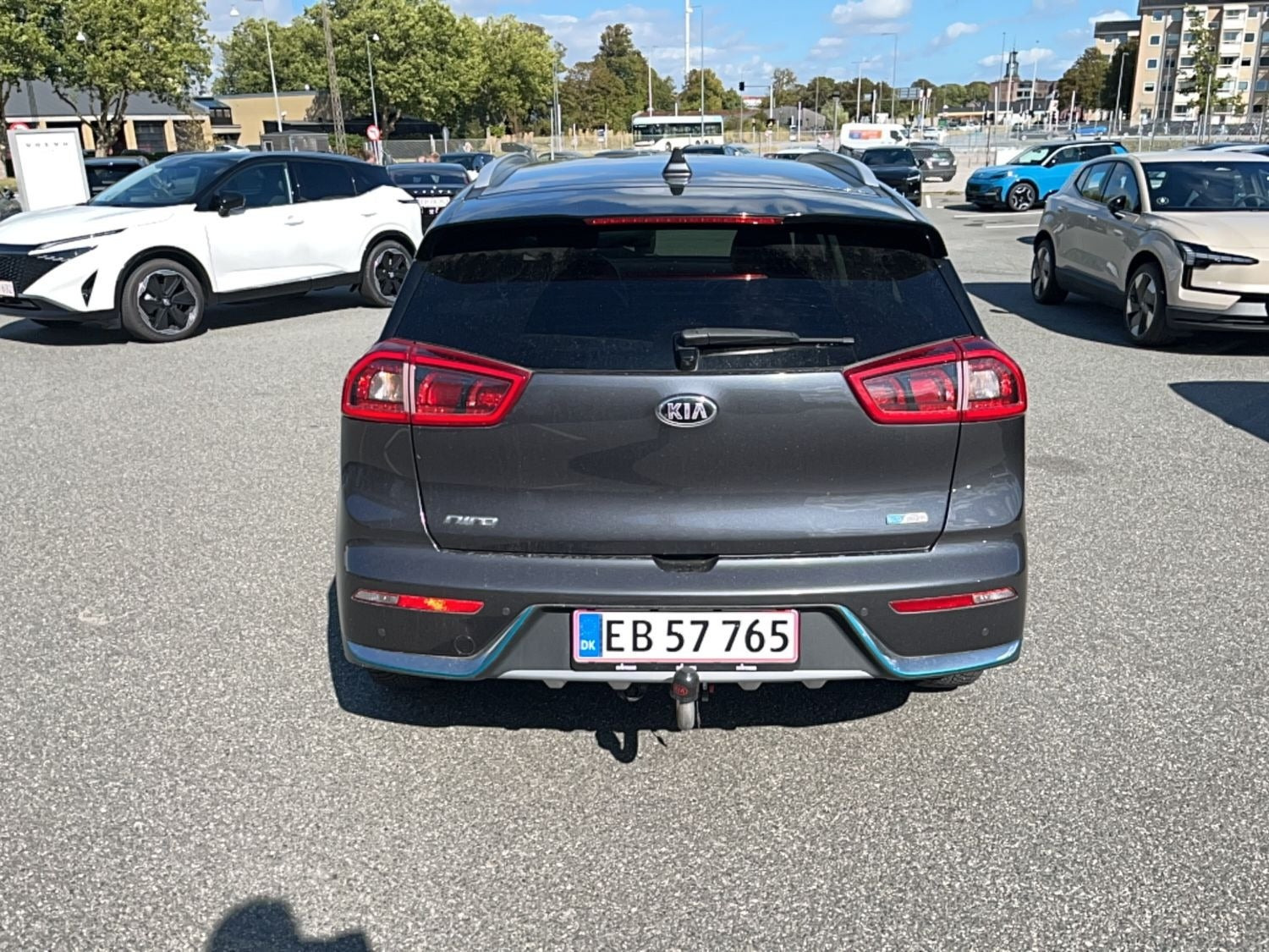 Grå Kia Niro fra 2019