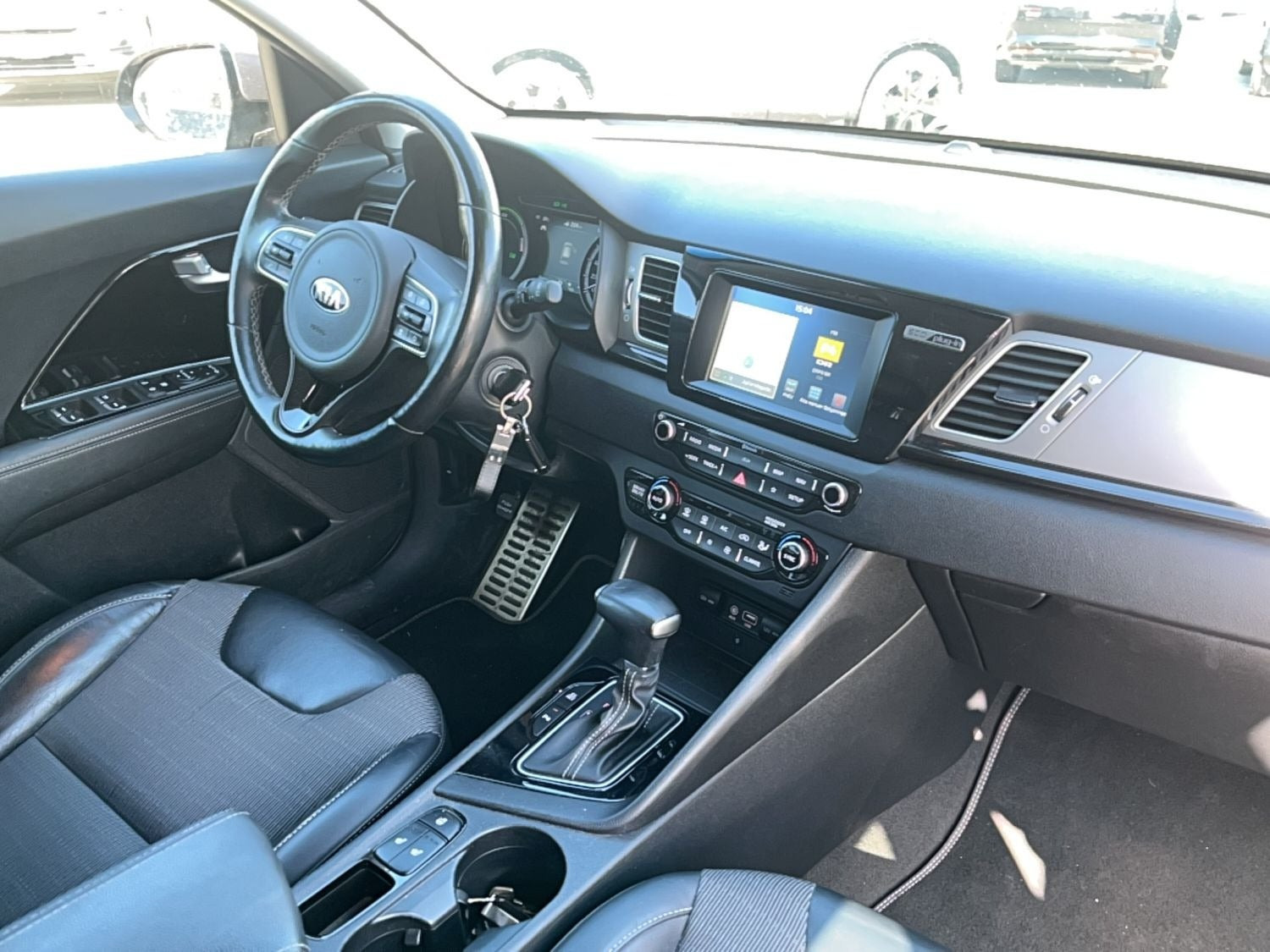 Grå Kia Niro fra 2019