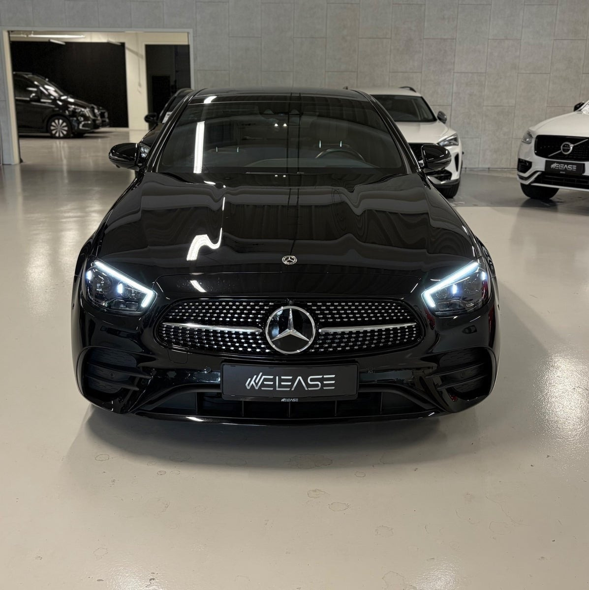 Sort Mercedes E300 de fra 2021