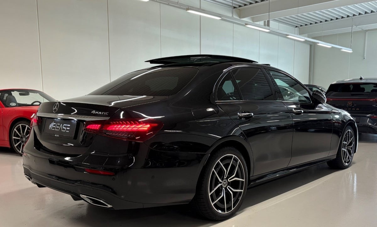 Sort Mercedes E300 de fra 2021