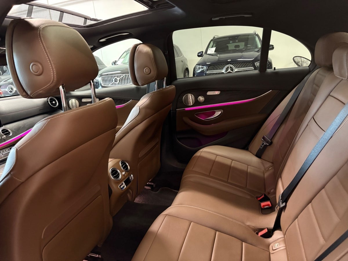 Sort Mercedes E300 de fra 2021