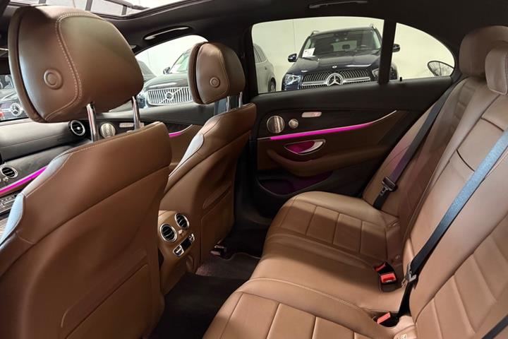 Sort Mercedes E300 de fra 2021