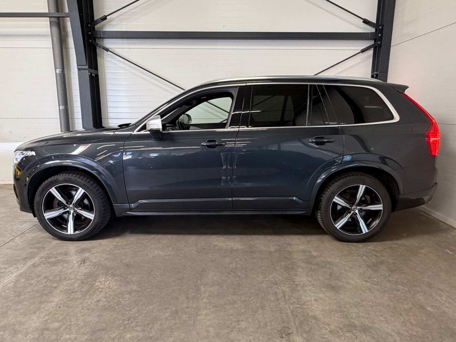Grå Volvo XC90 fra 2019