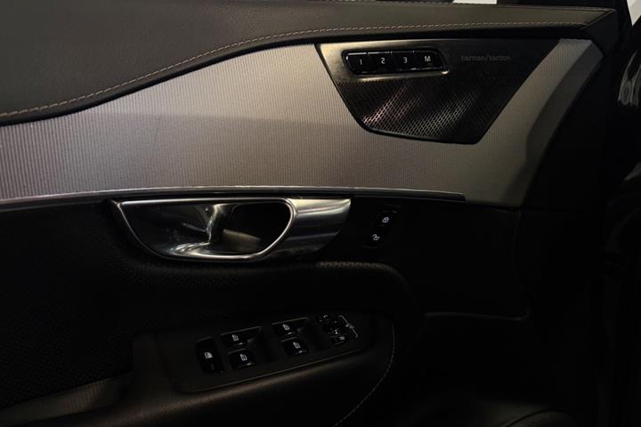 Grå Volvo XC90 fra 2019