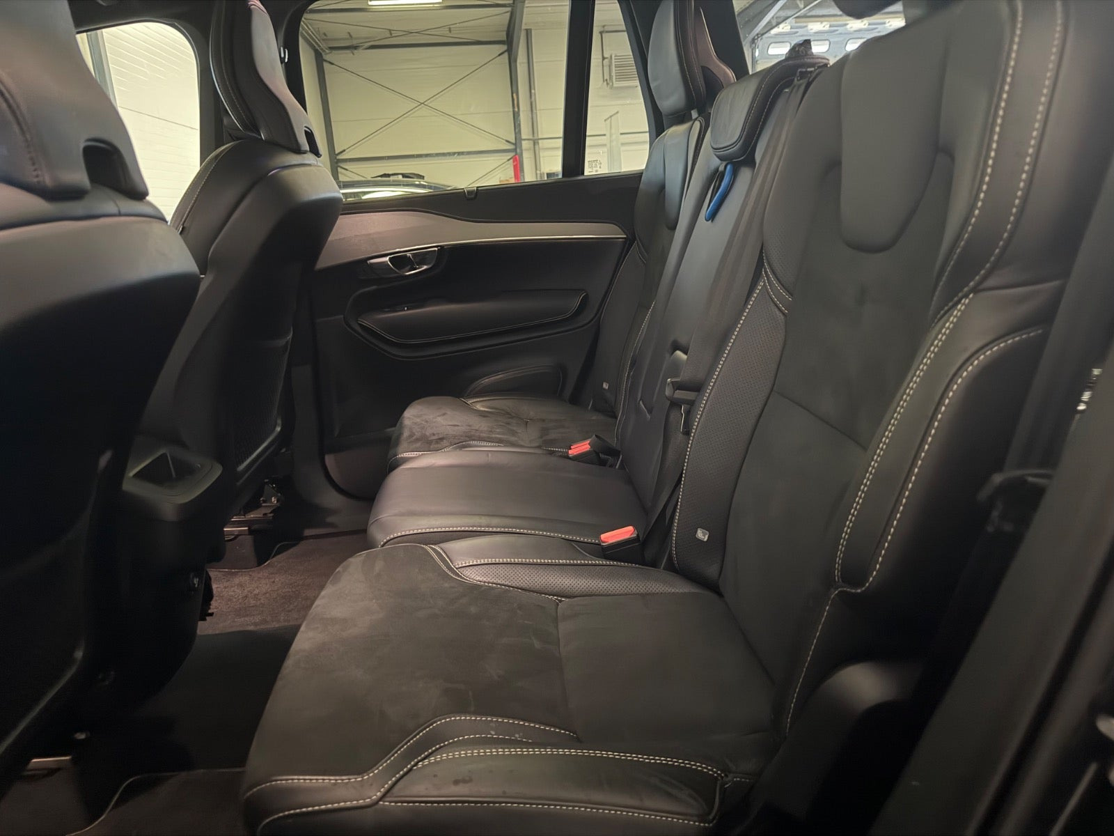 Grå Volvo XC90 fra 2019