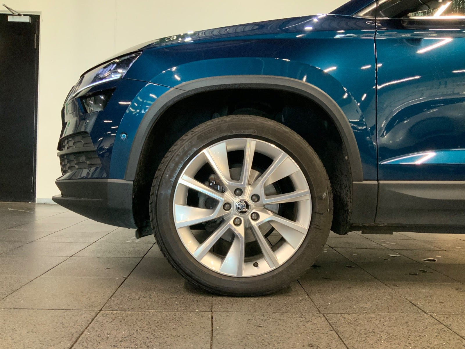 Blå Skoda Karoq fra 2021